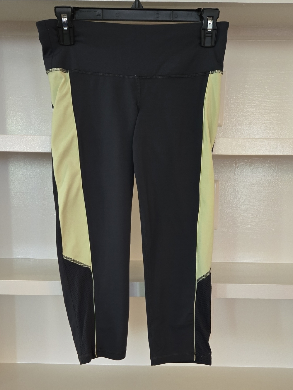 Old Navy Active Black and Light Green Workout Capris